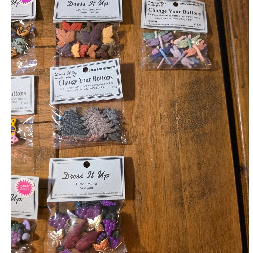 Dress It Up Novelty Craft Buttons Nature Autumn Holiday Lot 10 Packs